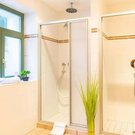 Waldschloss App 10 *